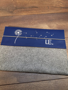 Laptoptasche mit Lederbesatz nach Wunschmaß mit Löwenzahn und Monogramm